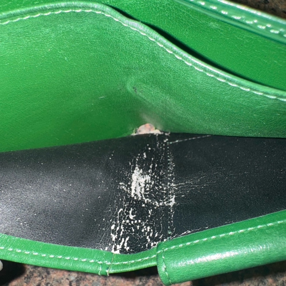 Low Start Epi Louis Vuitton Green Leather Bi-Fold Wallet EUC - Picture 5 of 5
